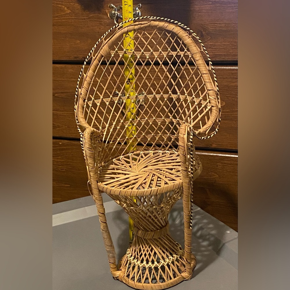 Mini Rattan Chair plant stand - Picture 2 of 4